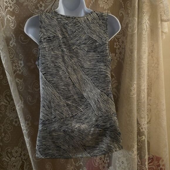 The Limited Women's size XS Black White Stripe Ruffle front pullover Blouse top - Picture 4 of 9